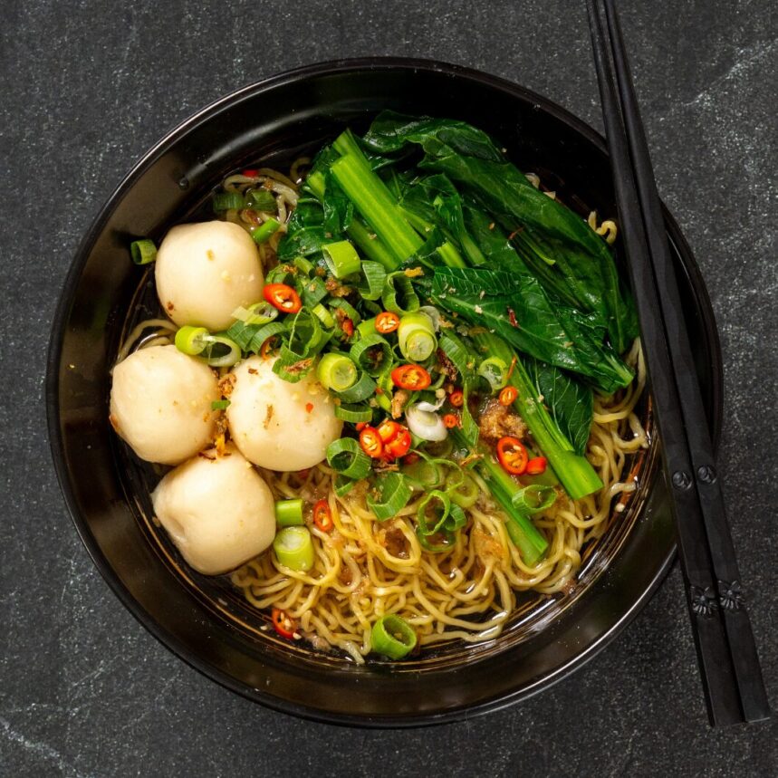 Fish Ball Egg Noodle Soup (魚蛋蛋麵)